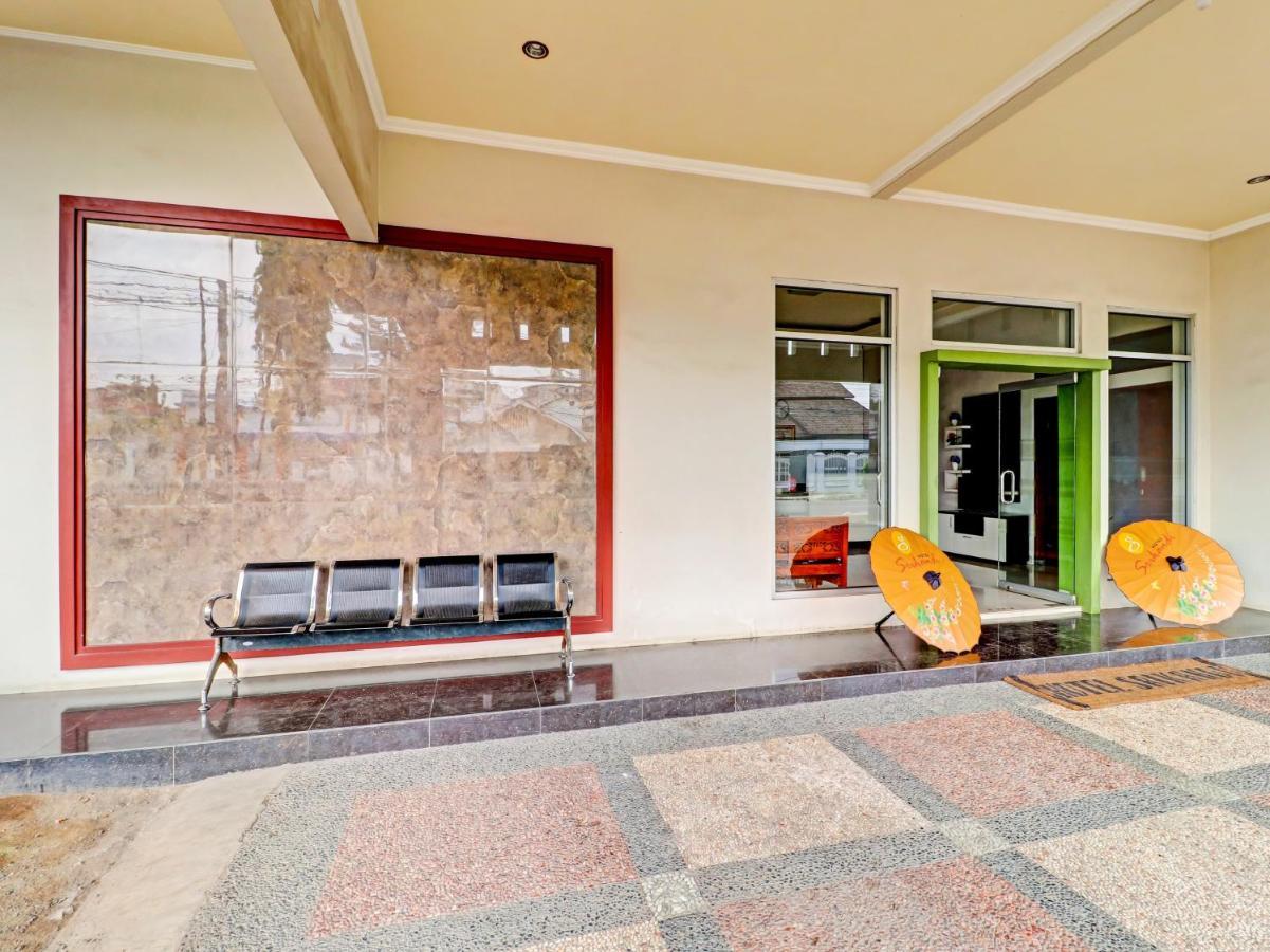 Oyo 90347 Hotel Srikandi Syariah Тасикмалая Экстерьер фото