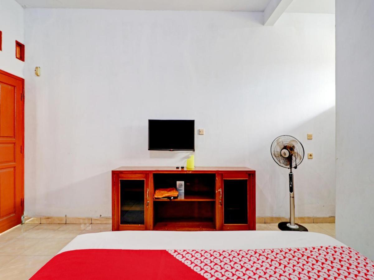 Oyo 90347 Hotel Srikandi Syariah Тасикмалая Экстерьер фото